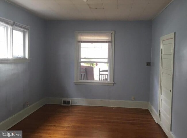 Building Photo - 412 Maple St