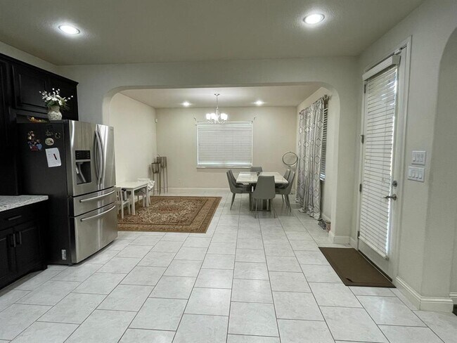 Building Photo - 3014 Paseo de Charros