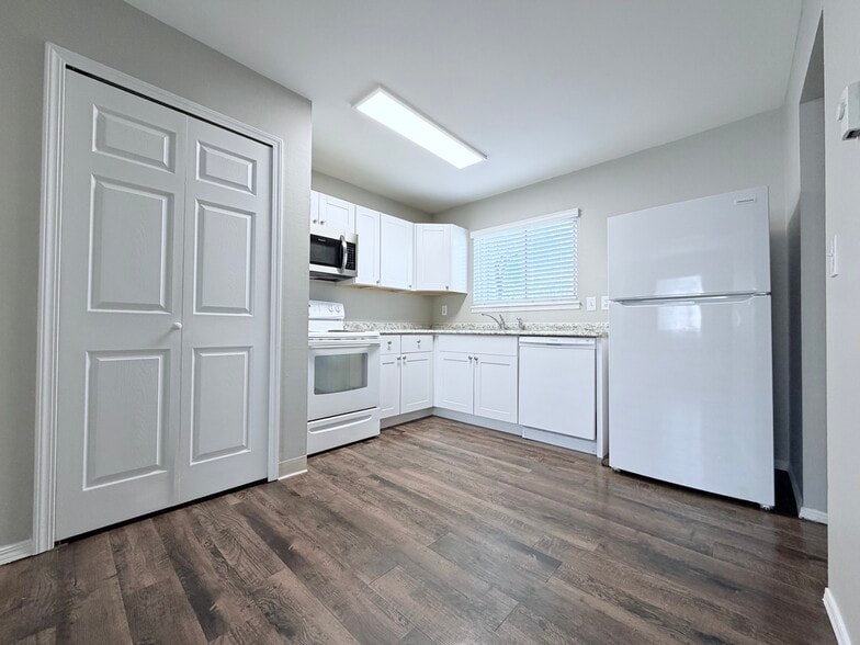 Building Photo - 516 Winnie Way