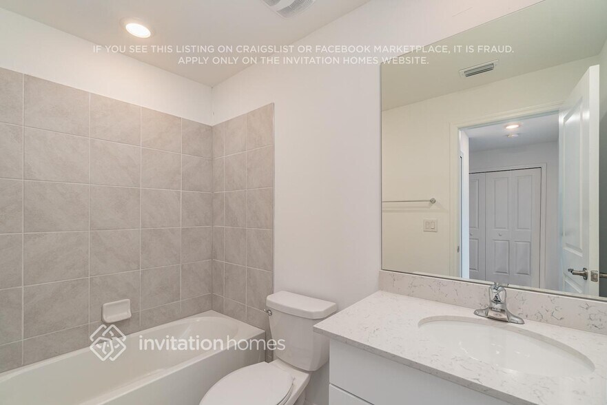 Building Photo - 2047 E Landings Wy