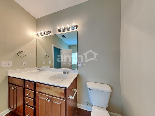 Building Photo - 160 Hamilton Grove Dr