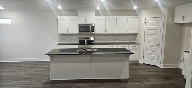 Building Photo - 516 S Benchmark Ln