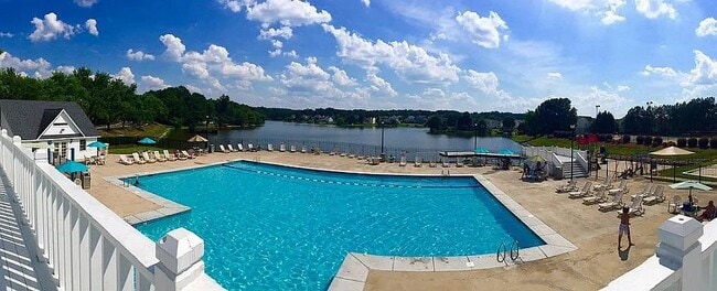 Building Photo - 313 N Water's Edge Dr