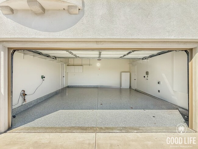 Building Photo - Updated 5BR/3BA San Diego home with modern...
