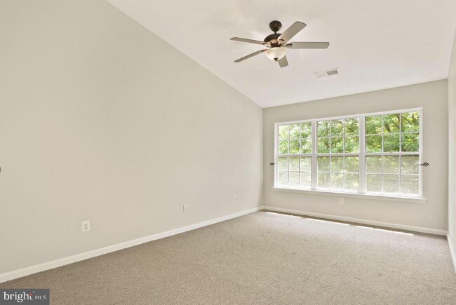 Building Photo - 45556 Lakemont Square