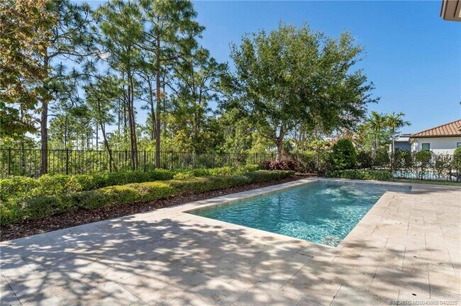 Building Photo - 255 Calmo Cir