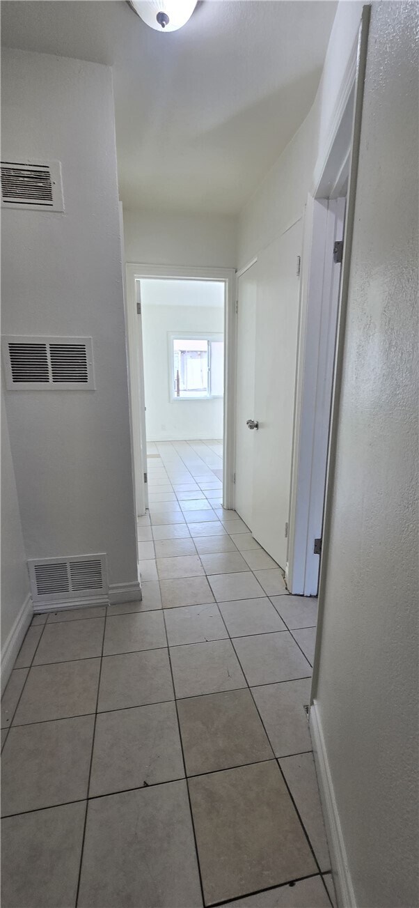 Building Photo - 1095 E Nocta St