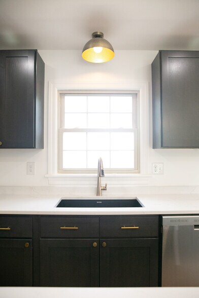 Building Photo - 200 Sewanee Cir