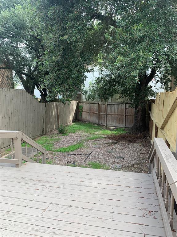 Building Photo - 3842 Knollcrest Dr