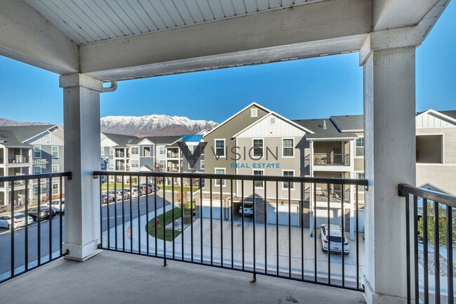 Building Photo - 627 N Sun Peak Dr