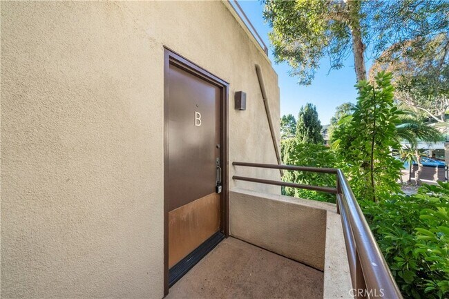 Building Photo - 352 Y Pl