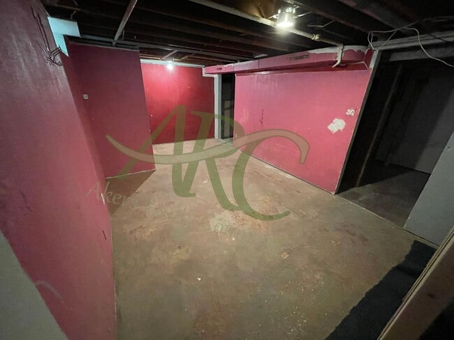 Building Photo - 1640 E Orman Ave