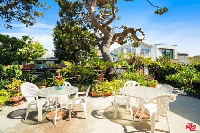 Building Photo - 119 Paloma Ave