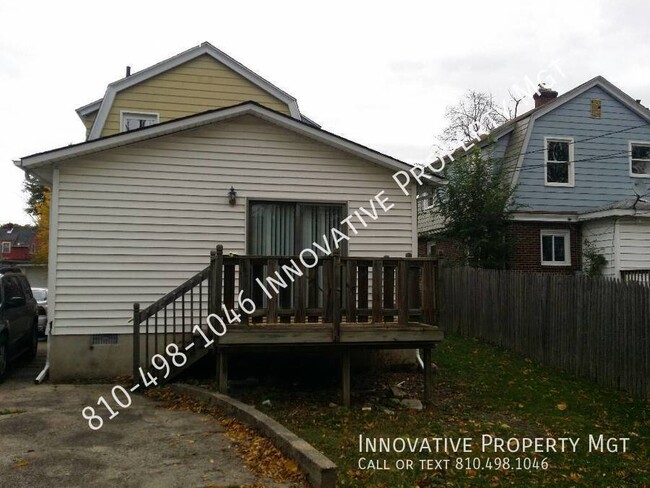 Building Photo - Spacious 4 bedroom, 1 1/2 bath home!