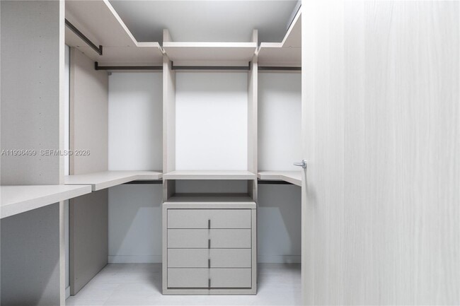 Building Photo - 1000 Brickell Plaza