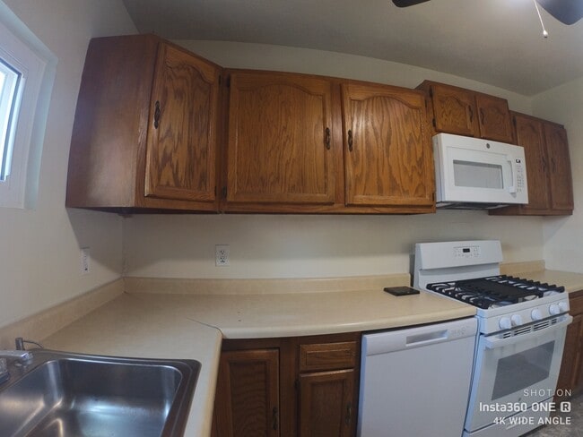 Kitchen - 3137 Josephine St