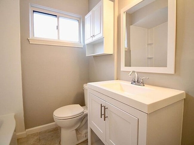 Building Photo - 30014 Lonnie Dr