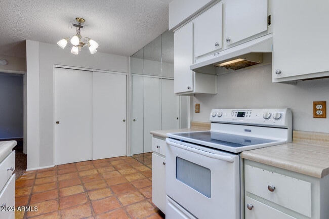 Building Photo - 195 N Cottonwood St