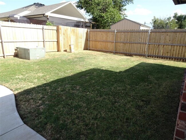 Building Photo - 8412 Pinewood Dr