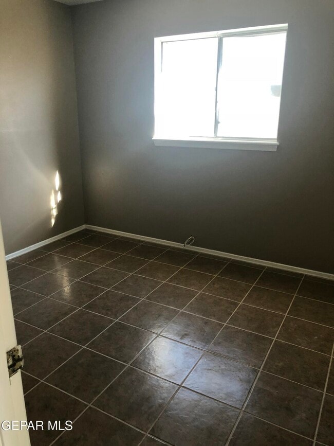 Building Photo - 8614 Mettler Dr