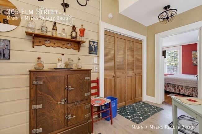 Building Photo - 305 Elm St