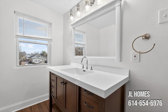 Building Photo - 512 Larcomb Ave