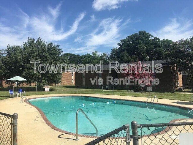 Building Photo - 5853 Century Oaks Dr