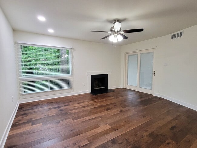 Building Photo - Remodeled 3 Bedroom 2 Bath Condo in Bon Air