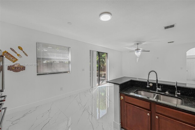 Building Photo - 642 SE 37th Pl