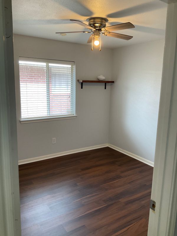 Building Photo - 2311 Pine Cone Dr
