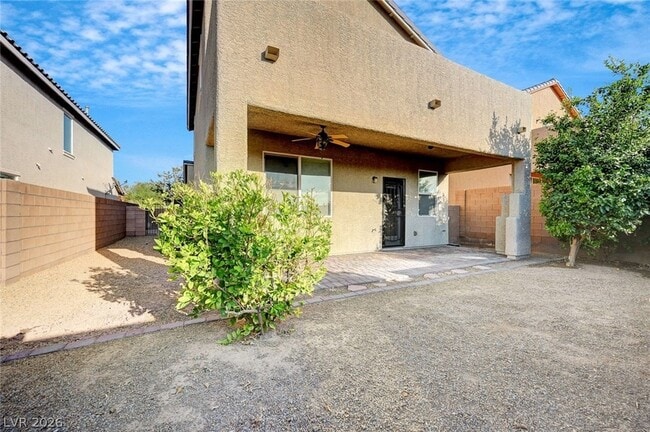 Building Photo - 985 Pebble Lake St