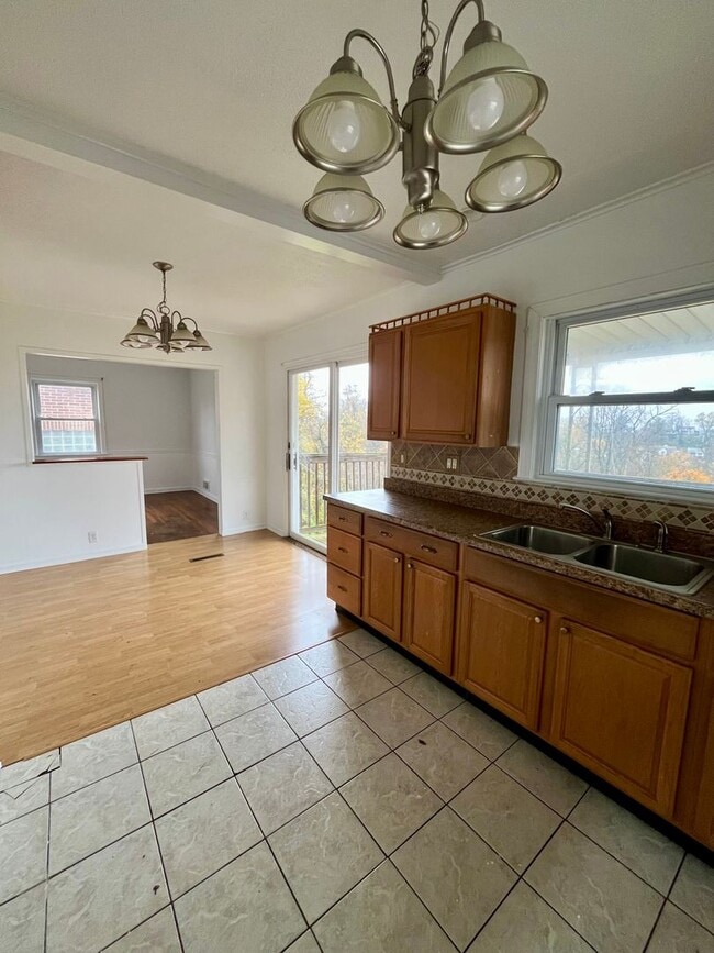 Building Photo - Three Bedroom Single Family House