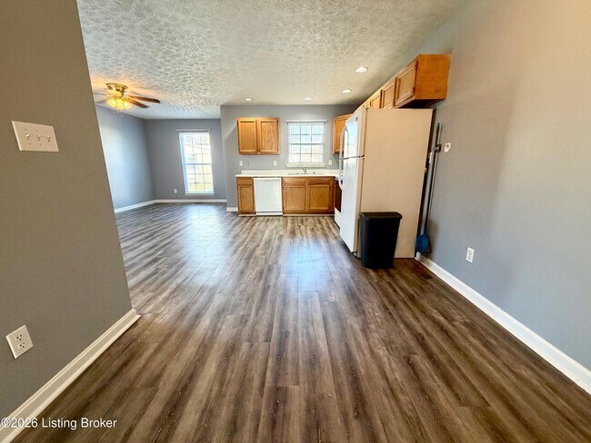 Building Photo - 2650 Lindsay Ave