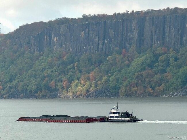 Building Photo - 31 Maple Ave