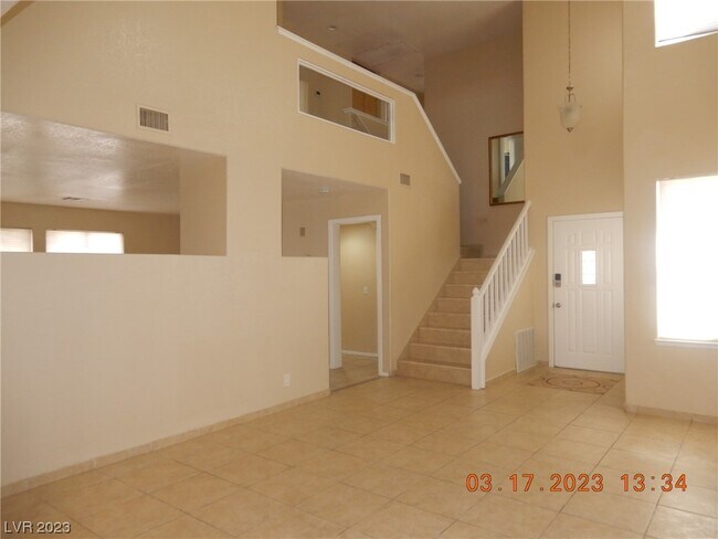 Building Photo - 7840 Millhopper Ave