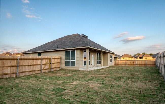 Building Photo - 8227 Bluefield Dr