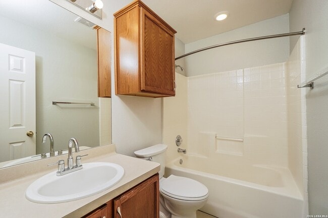 Building Photo - 539 Willow Grove Dr