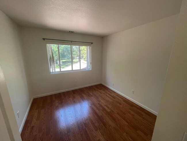 Building Photo - Spacious Home in Mace Ranch Neighborhood D...