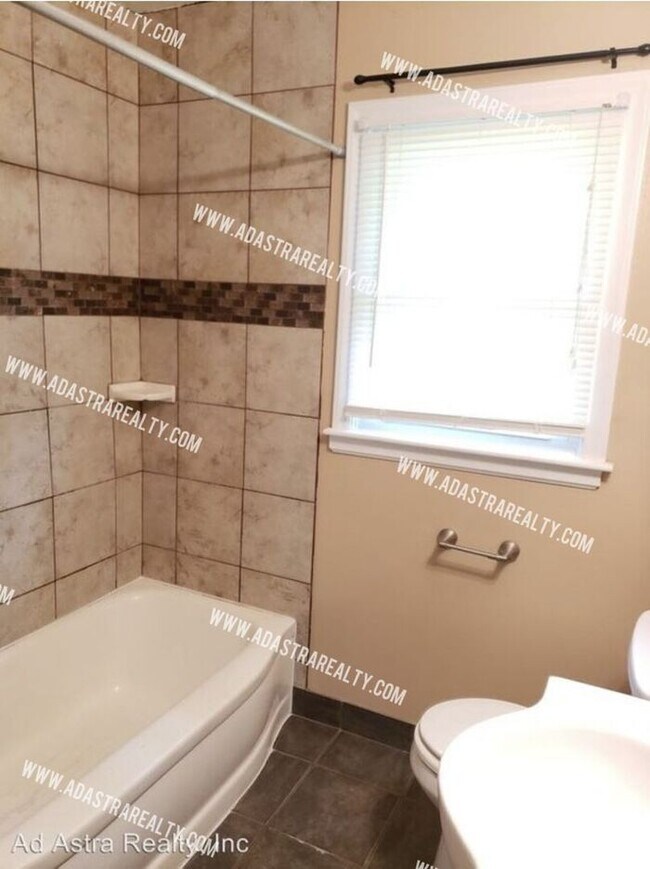 Building Photo - Affordable Raytown Home-Available in AUGUST!!