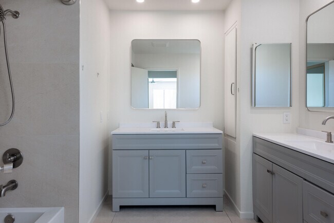 Building Photo - 35200 Cathedral Canyon Dr
