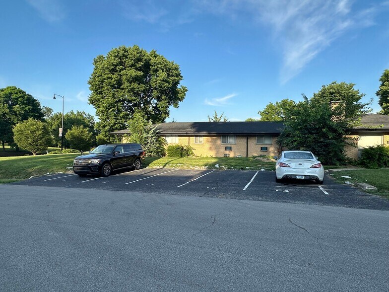 Building Photo - 652 E Main St