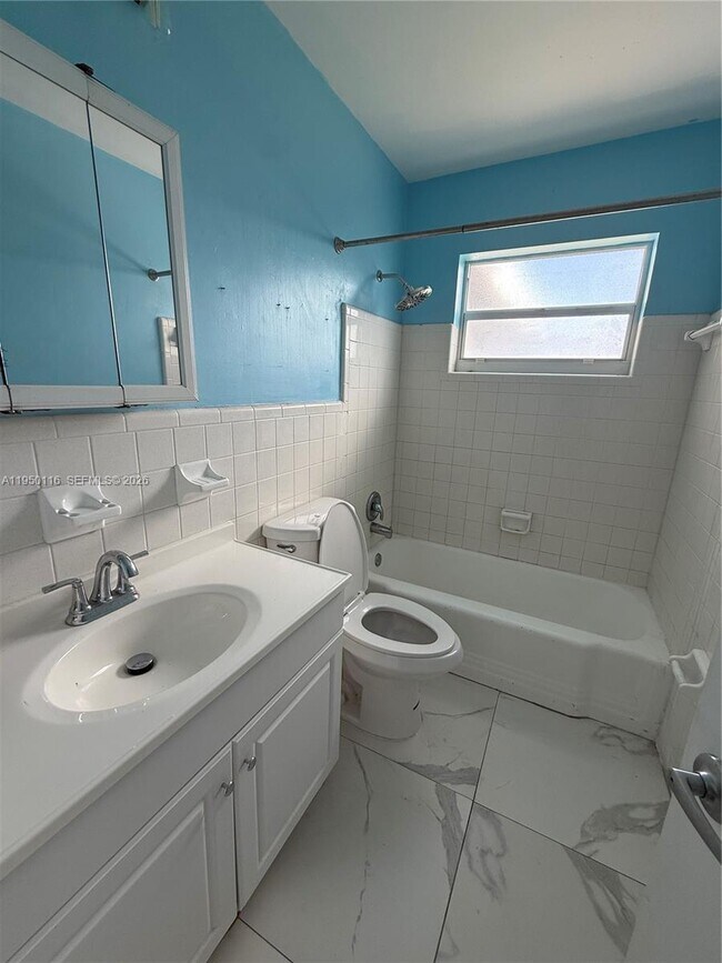 Building Photo - 5408 N Andrews Ave