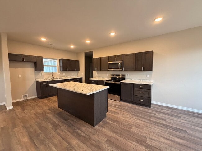 Building Photo - Welcome to your dream home in Russellville, AR!