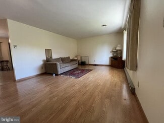 Building Photo - 12615 Scott Rd