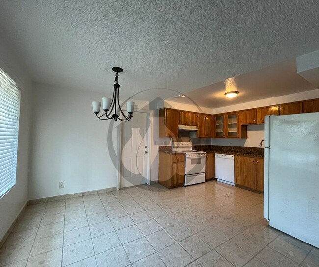 Building Photo - **MOVE IN SPECIAL** $500 OFF First Full Mo...