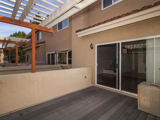 Building Photo - Desireable resort-lifestyle complex in the heart of La Costa!