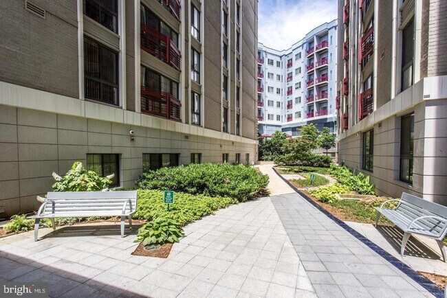 Building Photo - 7923 Eastern Ave NW