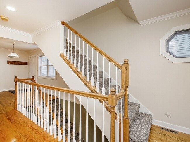 Building Photo - 325 Loomis St