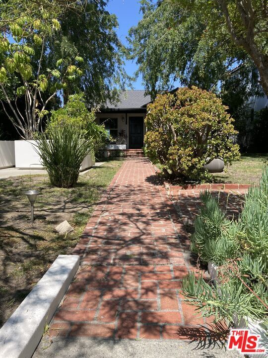 Building Photo - 2035 Park Dr