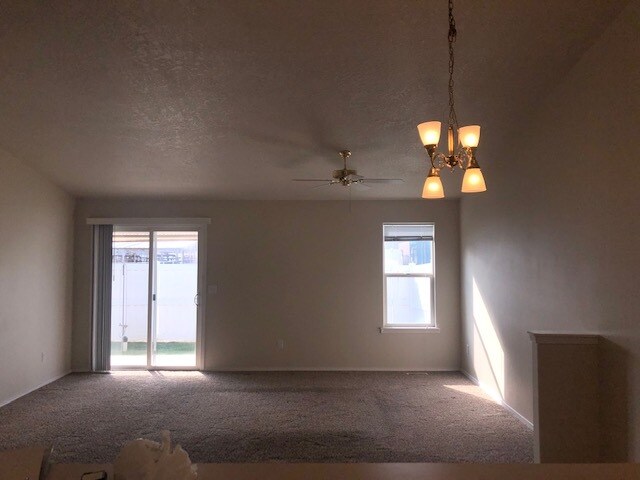 Building Photo - 533 N Grove Way